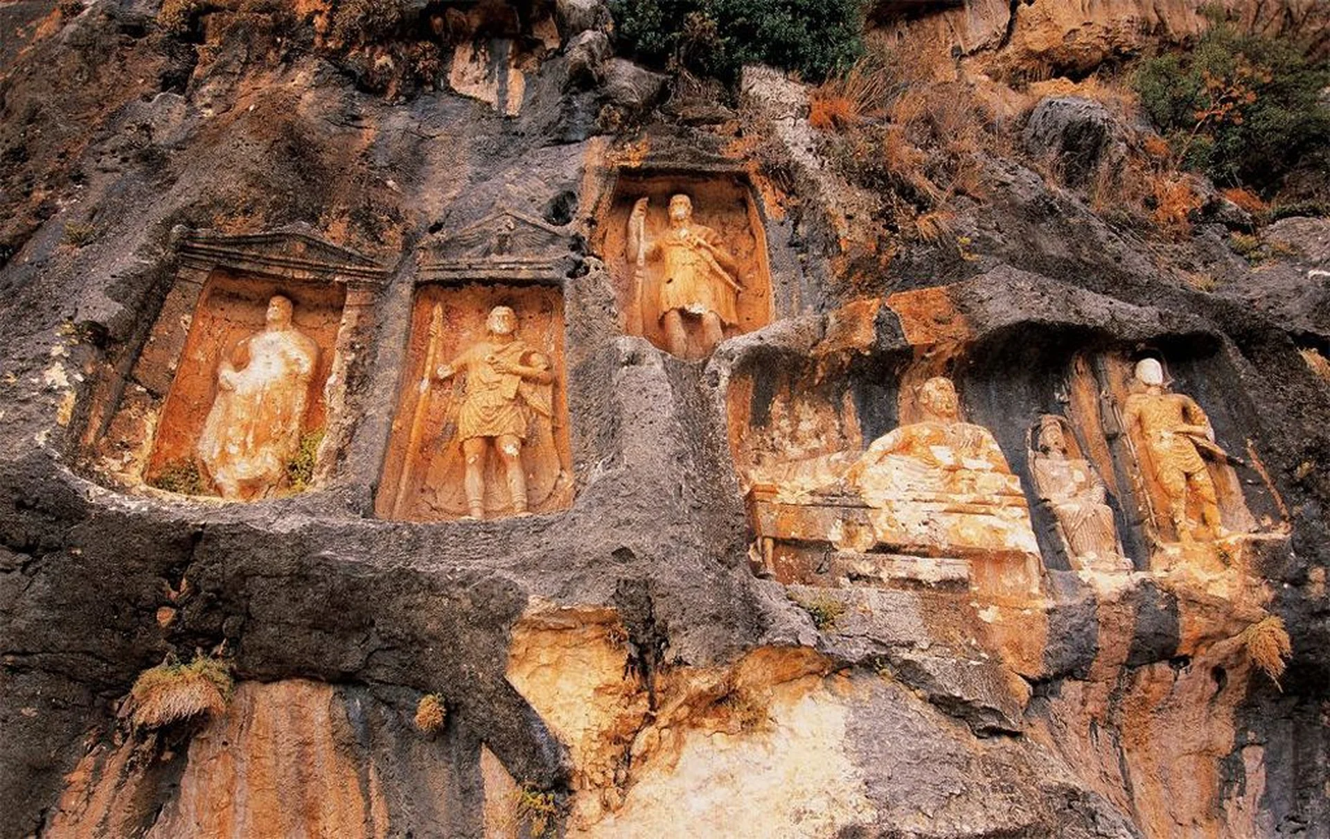 Adamkayalar Kabartmaları - Fotoğraf 2