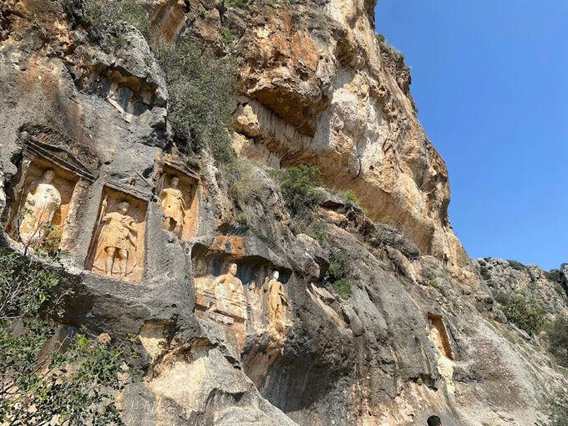 Adamkayalar Kabartmaları - Fotoğraf 3